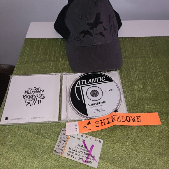 Shinedown-The Sound Of Madness-AUTOGRAPHED Hat + CD + Ticket Stub+ Armband 2010 - Picture 2 of 9